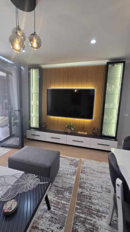 Tirane, jap me qera apartament 2+1+Ballkon Kati 1, 95 m² 800 € (Rruga Artan Lenja, Rezidenca Alba)