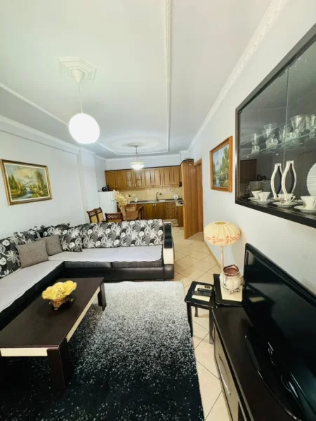 Tirane, jepet me qera apartament 2+1 Kati 3, 120 m² 550 € (Astir)