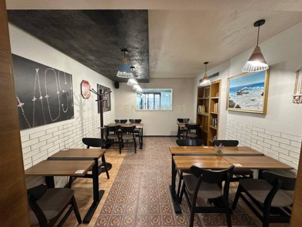 Tirane, jepet me qera ambjent biznesi , 160 m² 2.200 € 