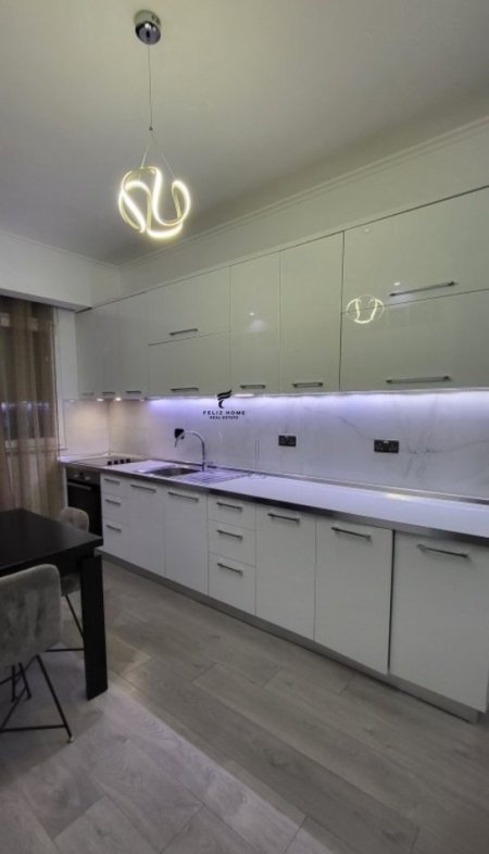 Tirane, jepet me qera apartament 2+1 Kati 2, 75 m² 550 € (kopshti zoologjik)