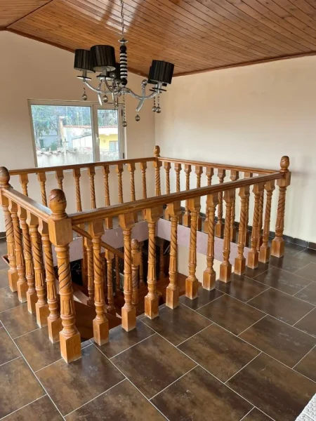 Tirane, jepet me qera apartament duplex 3+1 Kati 1, 100 m² 550 € (ali dem)