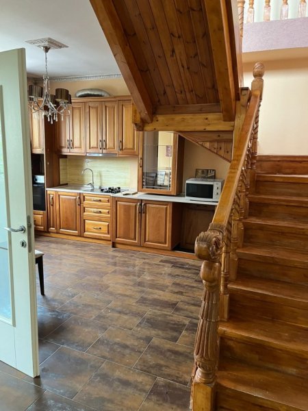 Tirane, jepet me qera apartament duplex 3+1 Kati 1, 100 m² 550 € (ali dem)