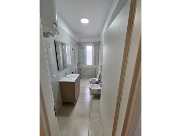 Tirane, jepet me qera apartament 2+1 Kati 9, 70 m² 650 € (Ish Fusha e Aviacionit)
