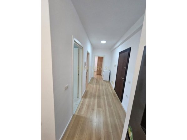Tirane, jepet me qera apartament 2+1 Kati 9, 70 m² 650 € (Ish Fusha e Aviacionit)