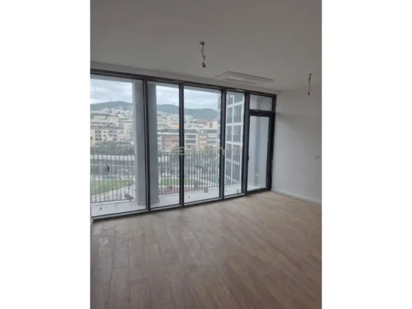 Tirane, jepet me qera ambjent biznesi Kati 5, 115 m² 1.900 € 