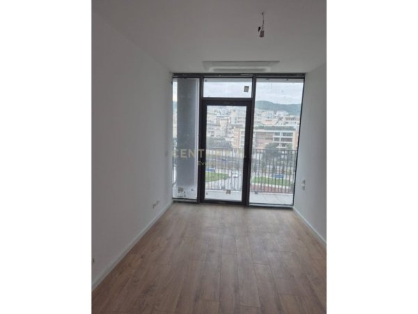 Tirane, jepet me qera ambjent biznesi Kati 5, 115 m² 1.900 € 