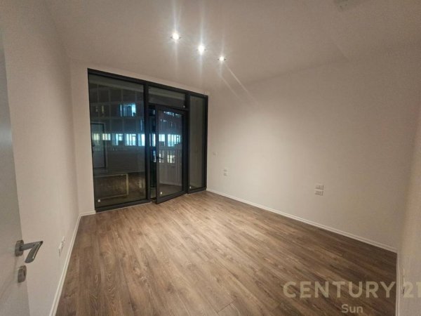 Tirane, jepet me qera ambjent biznesi Kati 3, 70 m² 870 € 