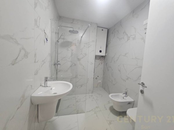 Tirane, jepet me qera ambjent biznesi Kati 3, 70 m² 870 € 