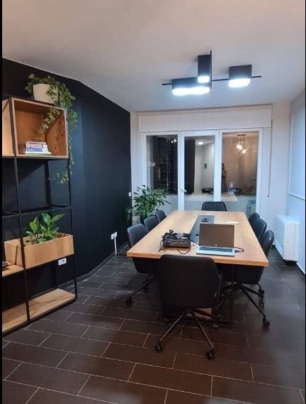 Tirane, jepet me qera zyre Kati 1, 95 m² 750 € (rruga e kosovareve)