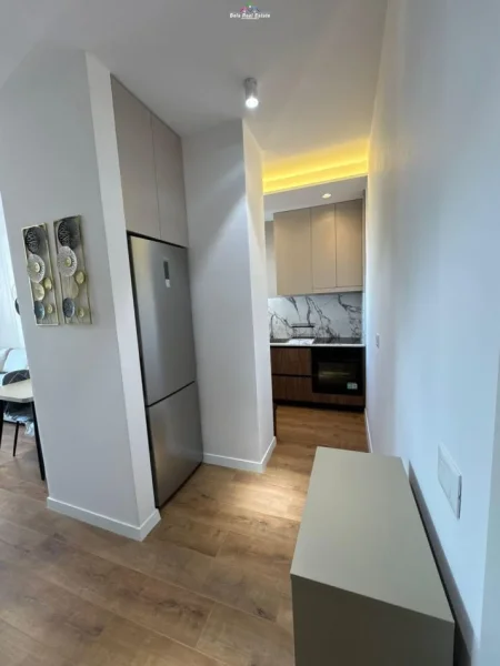Tirane, jepet me qera apartament 1+1+Ballkon Kati 9, 70 m² 800 € (jusuf vrioni)