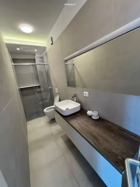 Tirane, jepet me qera apartament 1+1+Ballkon Kati 9, 70 m² 800 € (jusuf vrioni)