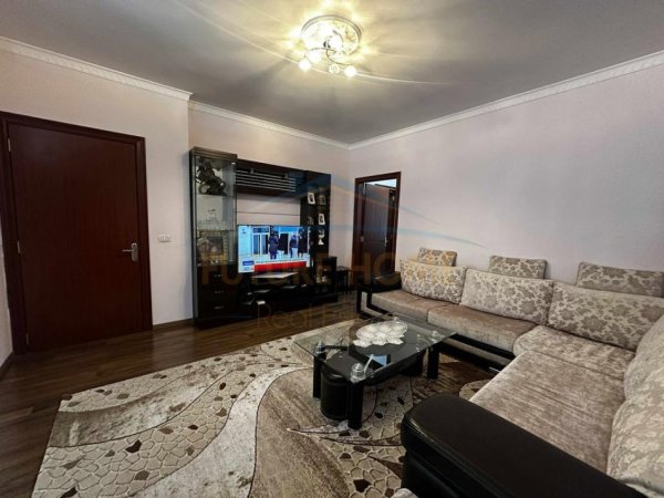 Shitet , Apartament 2+1+2 , në Unazën e Re, pranë Vilës L