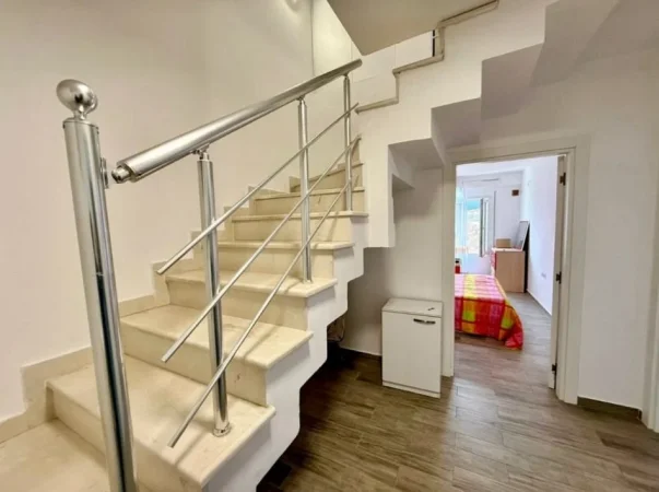 Tirane, jepet me qera apartament duplex 2+1 , 111 m² (Kodra e Diellit)