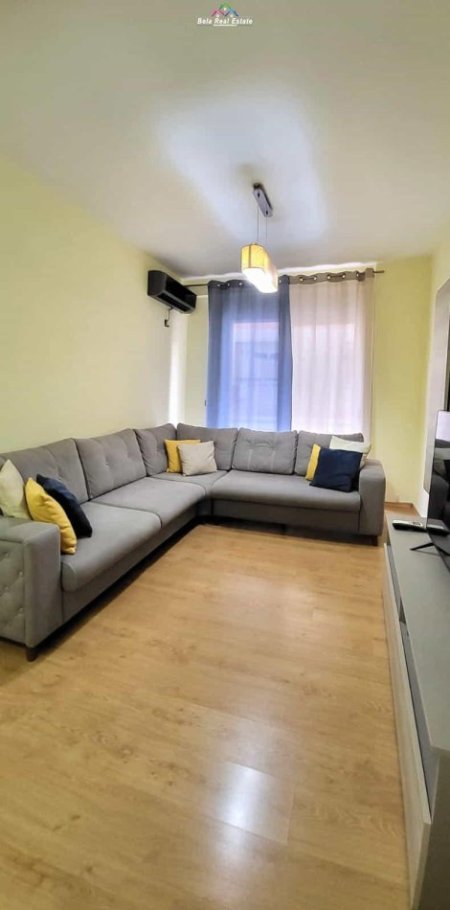 Tirane, jepet me qera apartament 2+1+Ballkon Kati 2, 91 m² 900 € (rruga e kavajes)