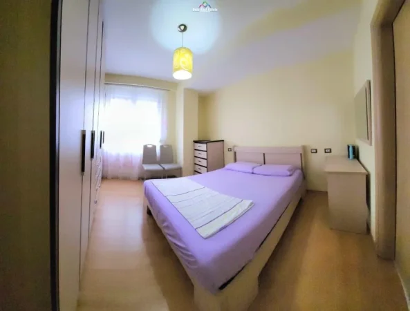 Tirane, jepet me qera apartament 2+1+Ballkon Kati 2, 91 m² 900 € (rruga e kavajes)