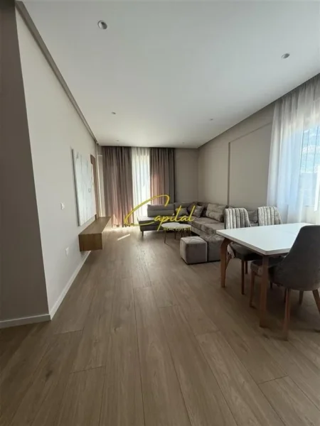 Tirane, jepet me qera apartament 2+1 Kati 6, 100 m² 800 € (ISH FUSHA AVIACIONIT)