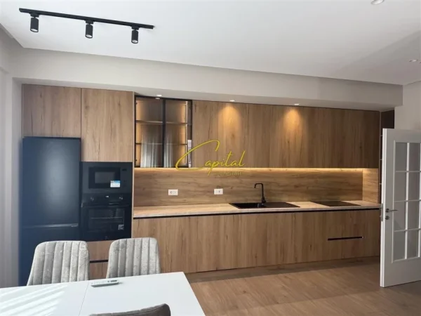 Tirane, jepet me qera apartament 2+1 Kati 6, 100 m² 800 € (ISH FUSHA AVIACIONIT)