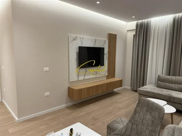 Tirane, jepet me qera apartament 2+1 Kati 6, 100 m² 800 € (ISH FUSHA AVIACIONIT)