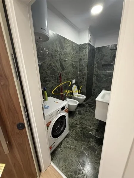 Tirane, jepet me qera apartament 2+1 Kati 6, 100 m² 800 € (ISH FUSHA AVIACIONIT)