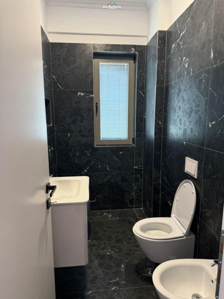 Tirane, jepet me qera apartament 2+1 Kati 6, 100 m² 800 € (fusha e aviacionit)