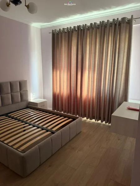 Tirane, jepet me qera apartament 2+1 Kati 6, 100 m² 800 € (fusha e aviacionit)