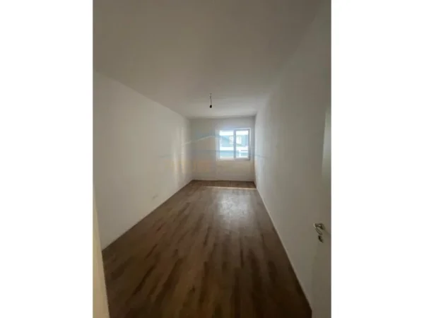 Shitet, Apartament 2+1, Kompleksi Univers City, Tiranë.