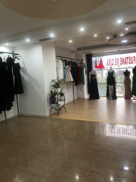 Tirane, jepet me qera dyqan Kati 1, 50 m² 500 € (ASTIR)