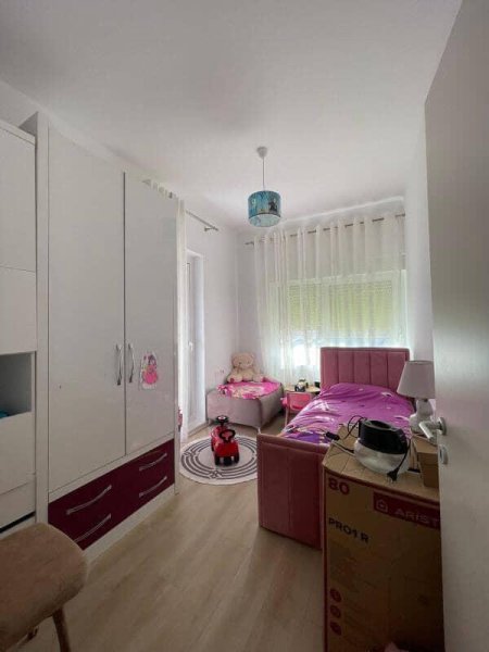 Tirane, jepet me qera apartament 2+1 Kati 5, 90 m² 500 € (ALI DEMI)