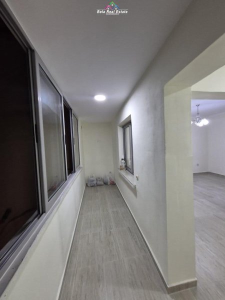 Tirane, jepet me qera zyre Kati 4, 60 m² 400 € (ali demi)