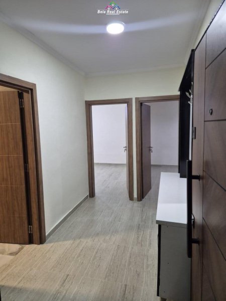 Tirane, jepet me qera zyre Kati 4, 60 m² 400 € (ali demi)