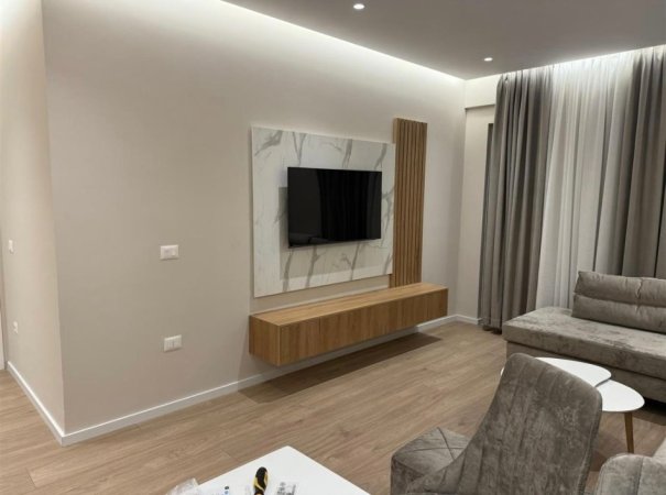 Tirane, jepet me qera apartament 2+1 Kati 6, 100 m² 800 € (fusha aviacionit)