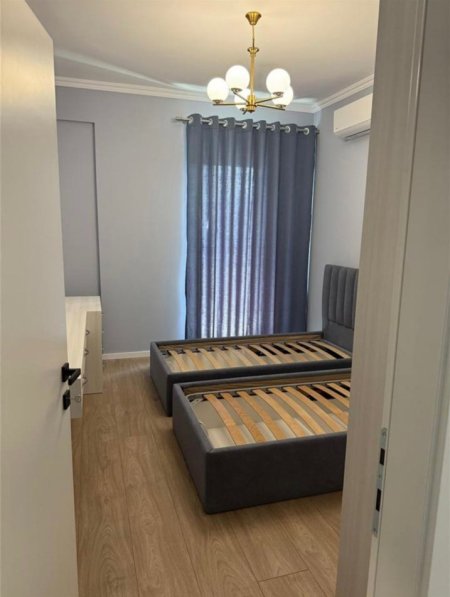 Tirane, jepet me qera apartament 2+1 Kati 6, 100 m² 800 € (fusha aviacionit)