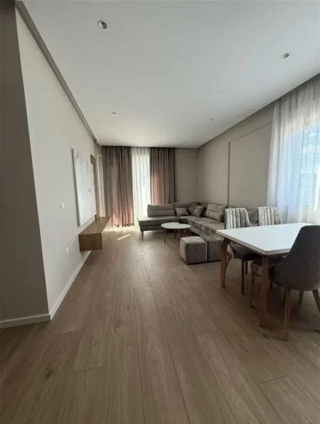 Tirane, jepet me qera apartament 2+1 Kati 6, 100 m² 800 € (fusha aviacionit)