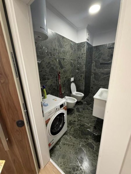 Tirane, jepet me qera apartament 2+1 Kati 6, 100 m² 800 € (fusha aviacionit)
