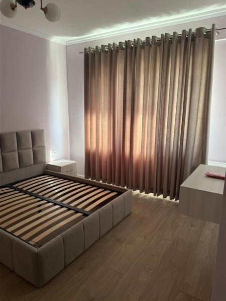 Tirane, jepet me qera apartament 2+1 Kati 6, 100 m² 800 € (fusha aviacionit)