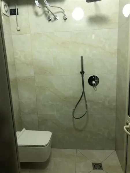 Tirane, jepet me qera apartament 1+1 Kati 2, 90 m² 500 € (PAZARI I RI)