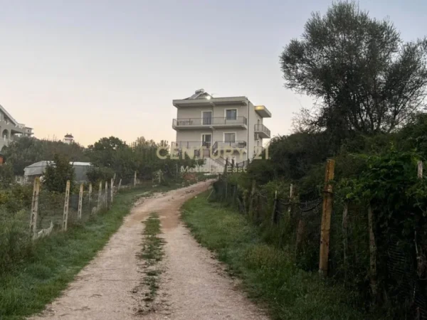 Tirane, jepet me qera Vile 2 Katshe Kati 2, 1.000 m² 1.200 € (Lunder)