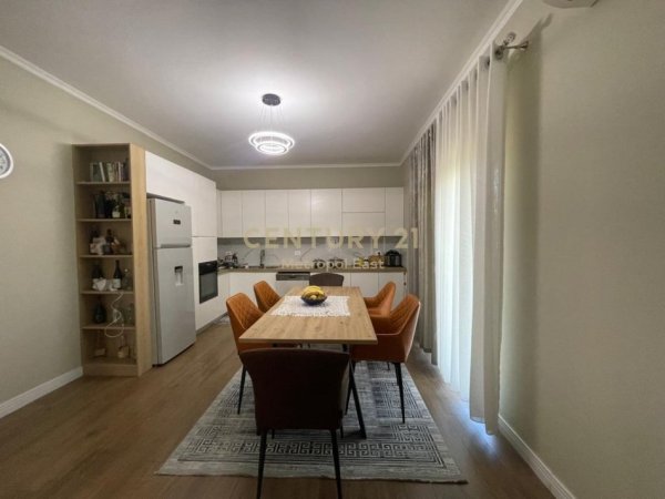 Tirane, jepet me qera Vile 2 Katshe Kati 2, 1.000 m² 1.200 € (Lunder)