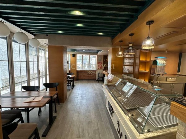 Tirane, jepet me qera bar-resorant Kati 0, 160 m² 2.200 € (Zogu i Zi)