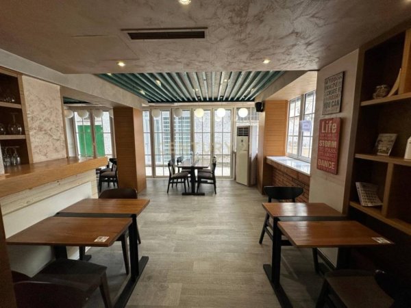 Tirane, jepet me qera bar-resorant Kati 0, 160 m² 2.200 € (Zogu i Zi)