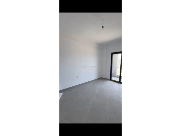 Vlore, shitet apartament 1+1 Kati 2, 79 m² 190.000 € (Radhime)