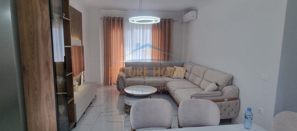 Tirane, jepet me qera apartament 1+1 Kati 1, 105 m² 500 € (Fresku)