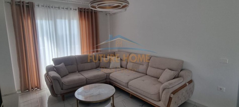 Tirane, jepet me qera apartament 1+1 Kati 1, 105 m² 500 € (Fresku)