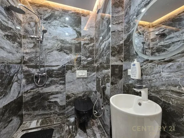 Tirane, jepet me qera apartament 3+1+Ballkon Kati 2, 130 m² 1.800 € 