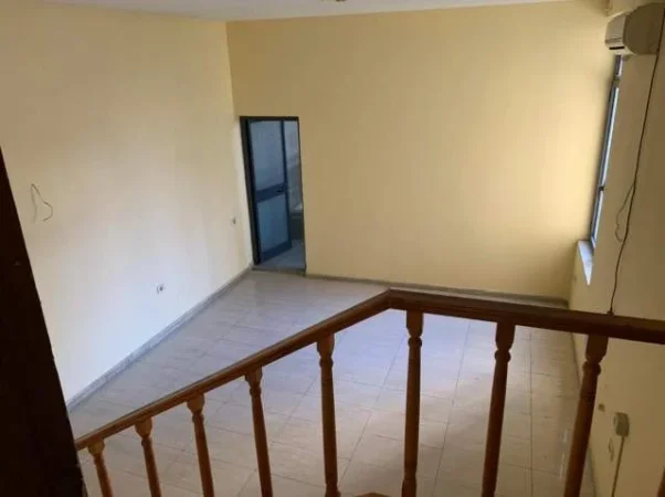 Tirane, jap me qera Vile Kati 0, 700 m² 2.500 Euro (Selvia)
