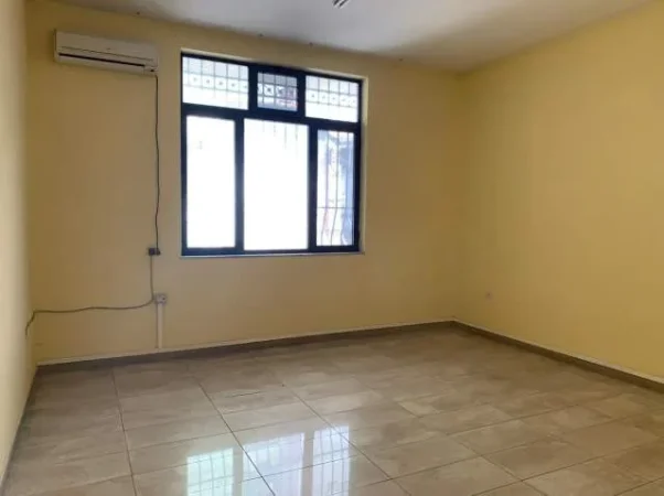 Tirane, jap me qera Vile Kati 0, 700 m² 2.500 Euro (Selvia)