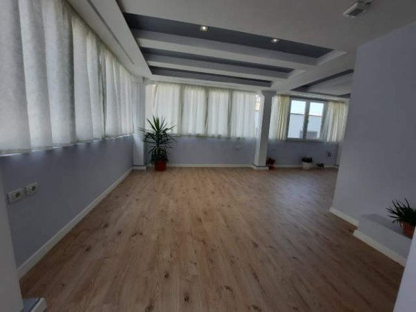 Tirane, jepet me qera ambjent biznesi Kati 1, 130 m² 1.200 Euro
