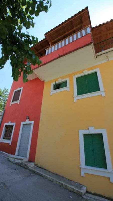 Sarande, jap me qera Vile ne plazh Dublex Kati 3, 90 m² 80 Euro (Lukove)