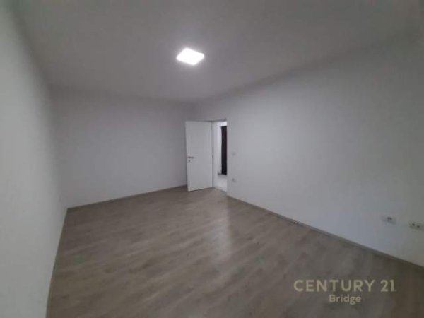 Tirane, jap me qera apartament 1+1 Kati 1, 50 m² 350 Euro (Perballe Hipotekes)
