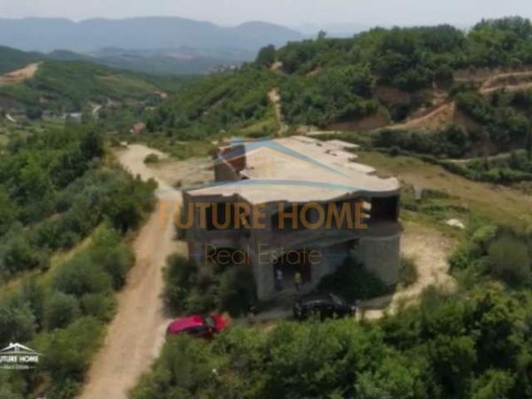 Shitet, Ndërtesë, Fresku, Tiranë. 350,000 € ID: OPP+22144